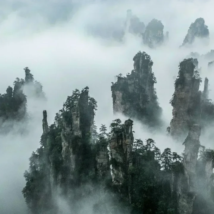 CHINA: Guilin, Zhangjiajie, Macao & Hong Kong, cu Paula Toma